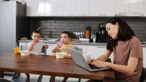 Read more about the article 7 Practical Ideas for Managing What Are Some Family Challenges