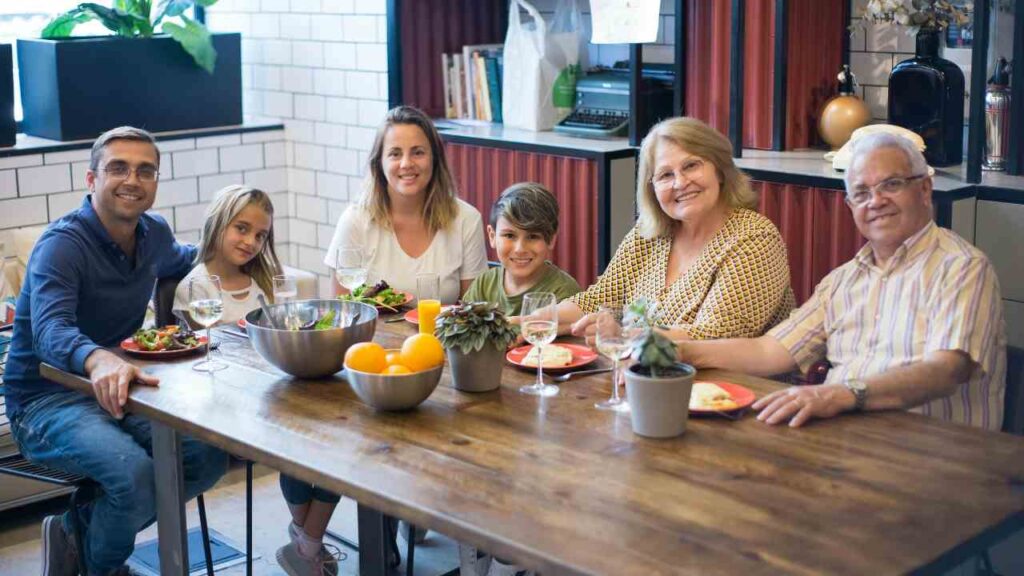 What Are the 10 Advantages of an Extended Family