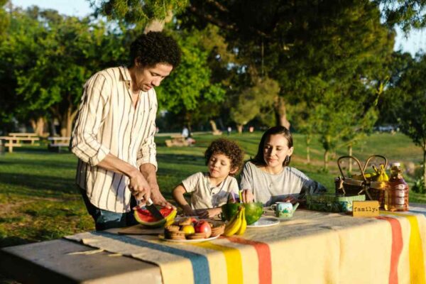 What is a good way to encourage children to eat healthy food | babyblinkup.com