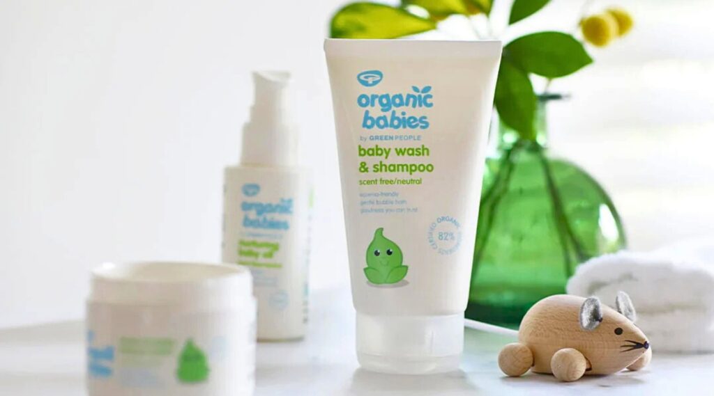 Organic baby shampoo with natural ingredients. Does baby shampoo help with hair growth? | babyblinkup.com