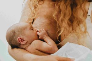 Read more about the article 7 Things to Know About How Much Breastmilk is Good for Baby